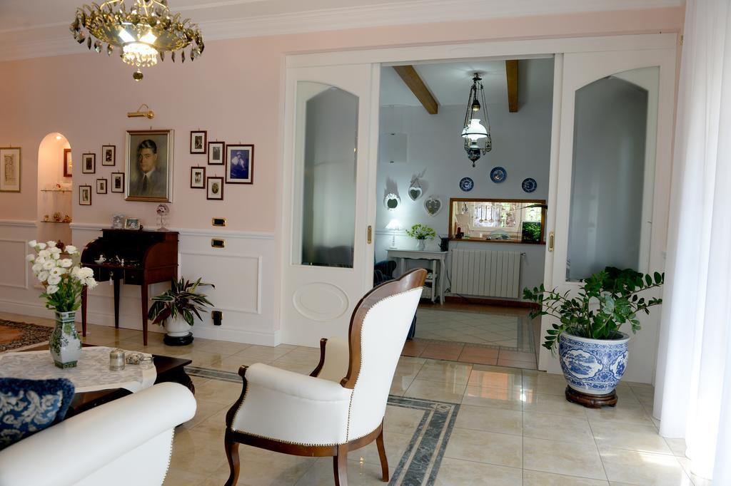 Il Giardino Delle Jacaranda Bed & Breakfast ตัลซาโน ภายนอก รูปภาพ