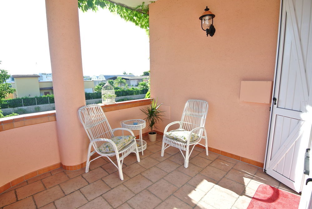 Il Giardino Delle Jacaranda Bed & Breakfast ตัลซาโน ภายนอก รูปภาพ