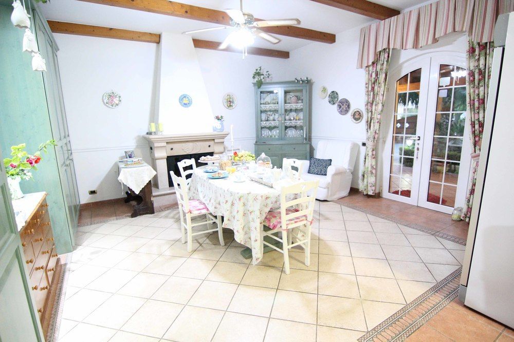 Il Giardino Delle Jacaranda Bed & Breakfast ตัลซาโน ภายนอก รูปภาพ