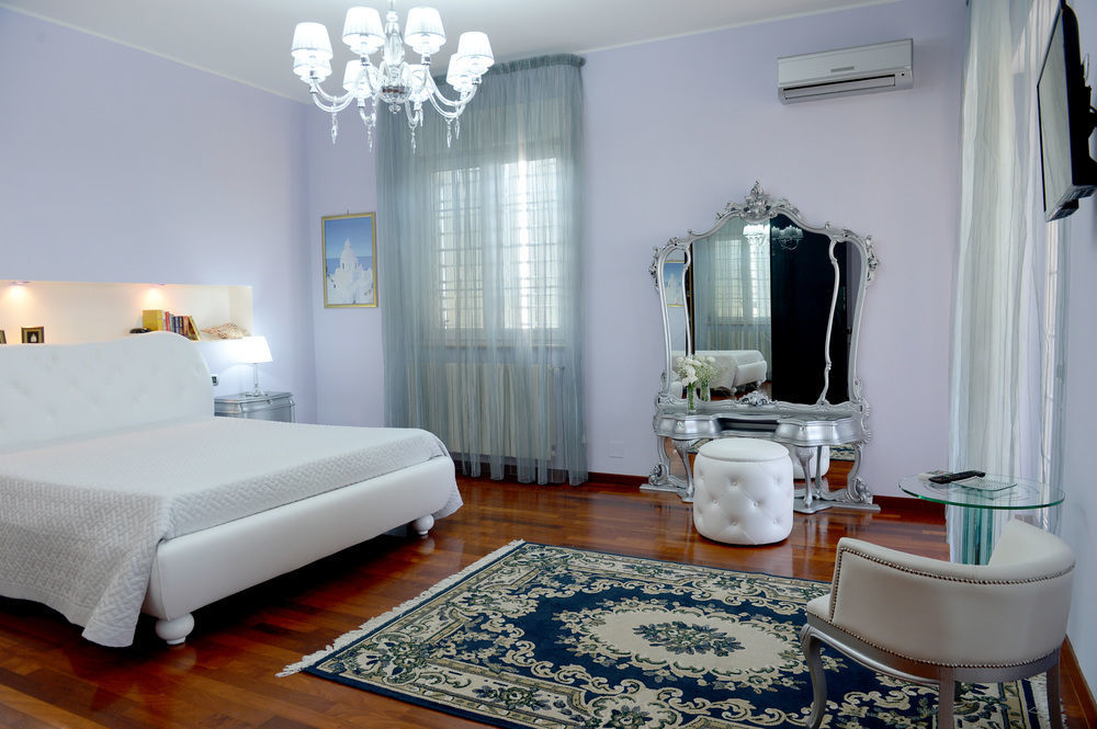 Il Giardino Delle Jacaranda Bed & Breakfast ตัลซาโน ภายนอก รูปภาพ