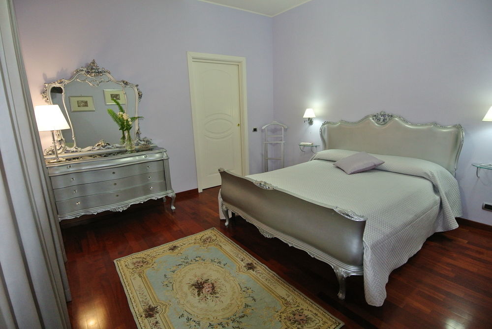 Il Giardino Delle Jacaranda Bed & Breakfast ตัลซาโน ภายนอก รูปภาพ