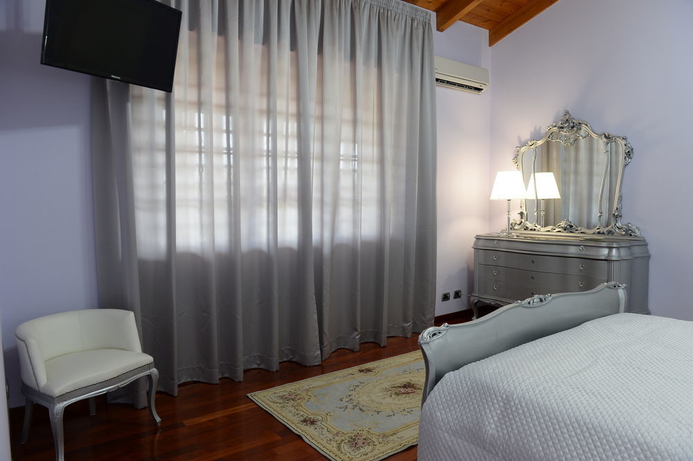 Il Giardino Delle Jacaranda Bed & Breakfast ตัลซาโน ภายนอก รูปภาพ