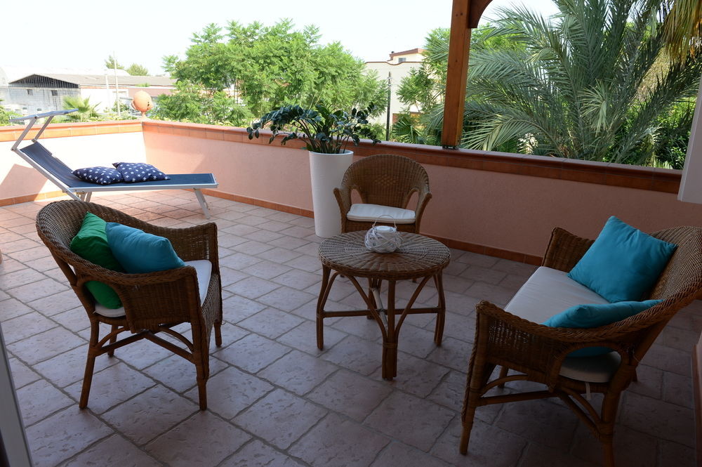 Il Giardino Delle Jacaranda Bed & Breakfast ตัลซาโน ภายนอก รูปภาพ