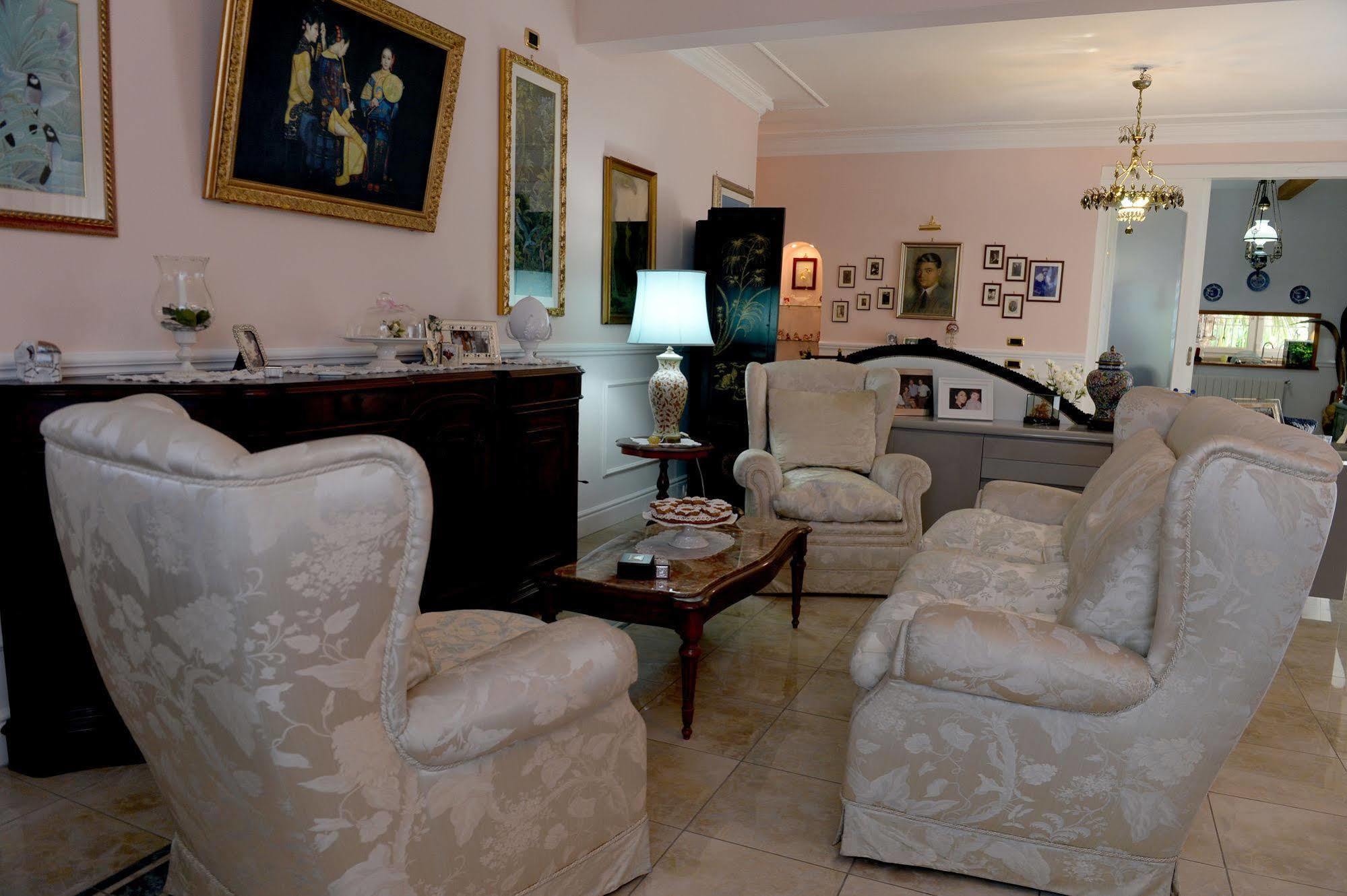 Il Giardino Delle Jacaranda Bed & Breakfast ตัลซาโน ภายนอก รูปภาพ