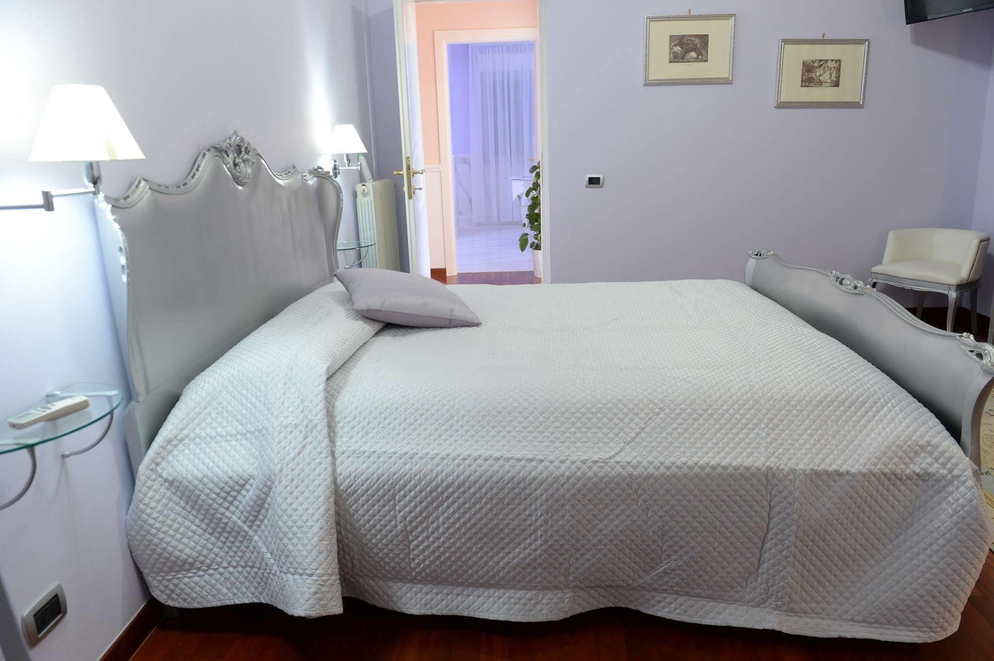 Il Giardino Delle Jacaranda Bed & Breakfast ตัลซาโน ภายนอก รูปภาพ