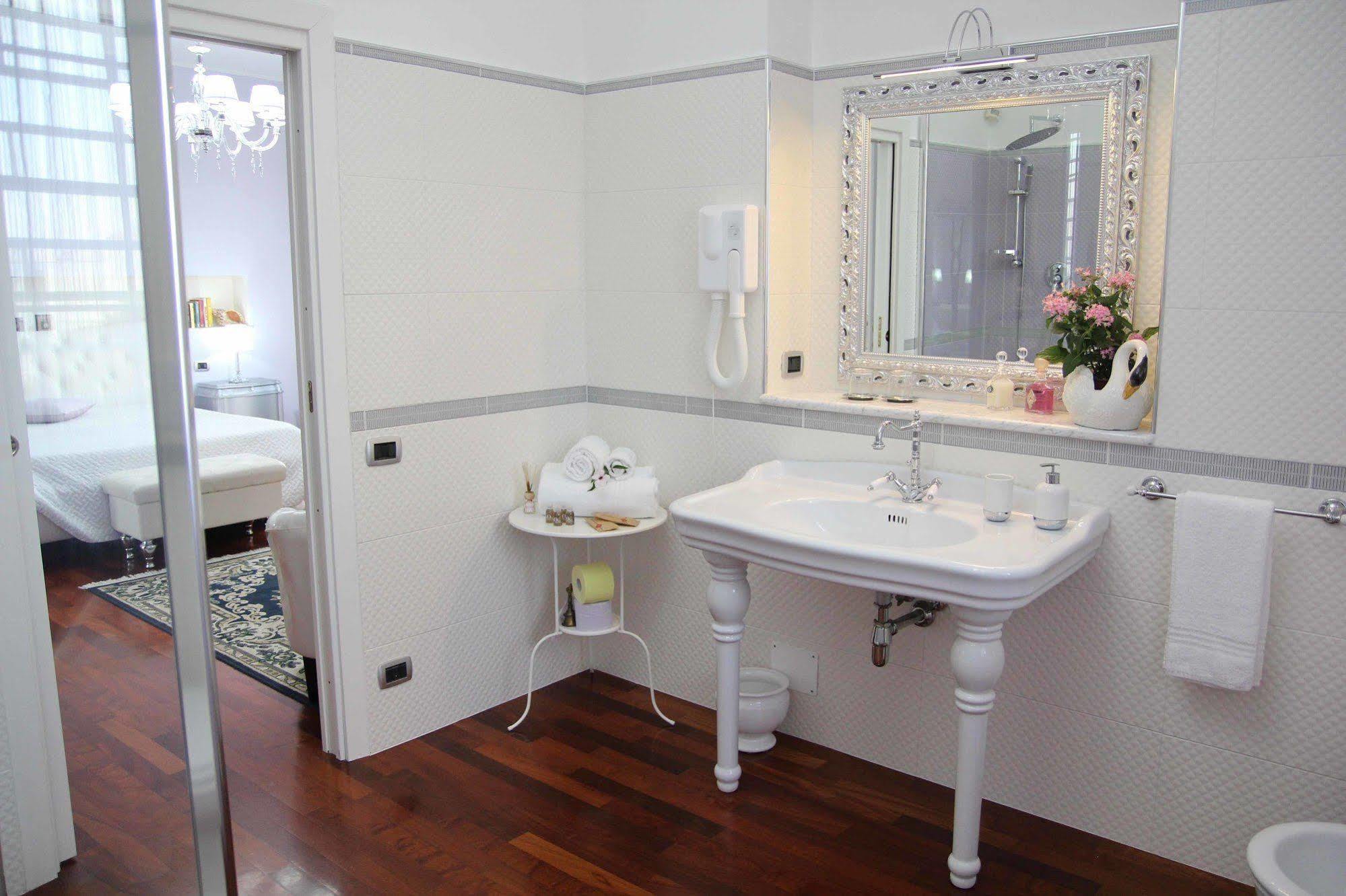 Il Giardino Delle Jacaranda Bed & Breakfast ตัลซาโน ภายนอก รูปภาพ