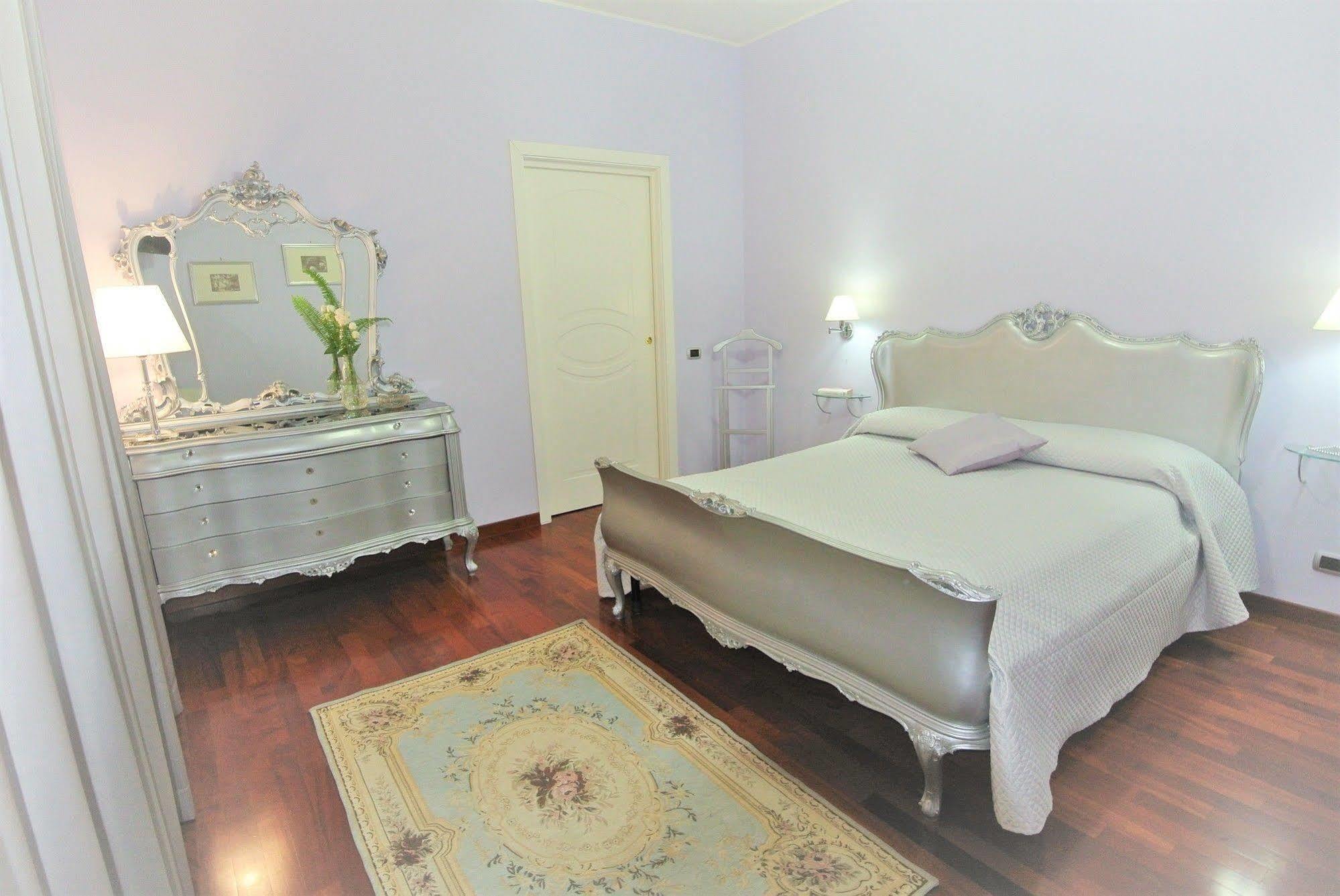 Il Giardino Delle Jacaranda Bed & Breakfast ตัลซาโน ภายนอก รูปภาพ