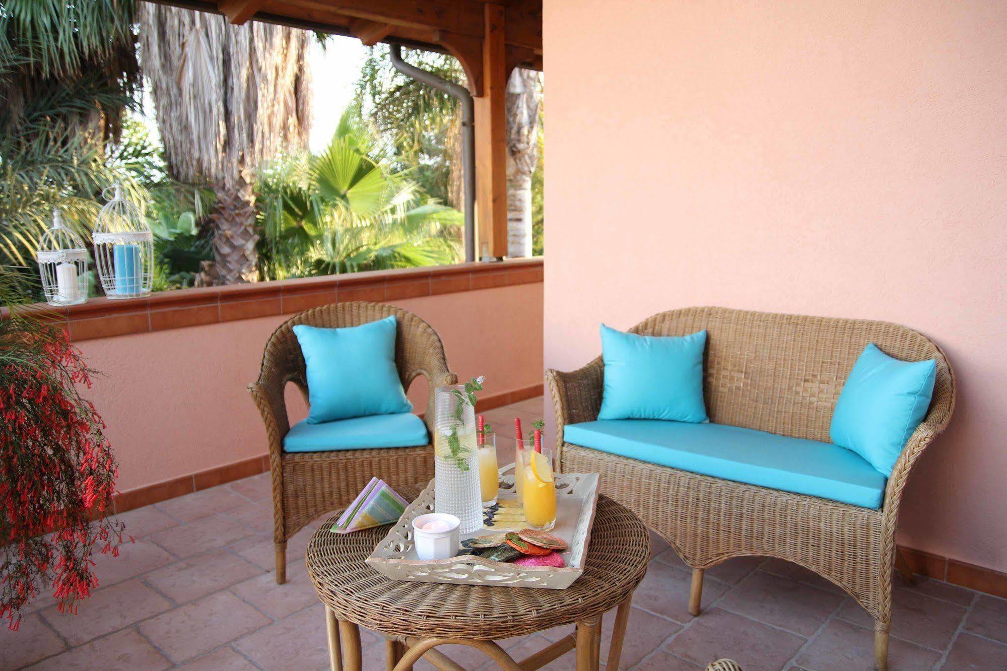 Il Giardino Delle Jacaranda Bed & Breakfast ตัลซาโน ภายนอก รูปภาพ