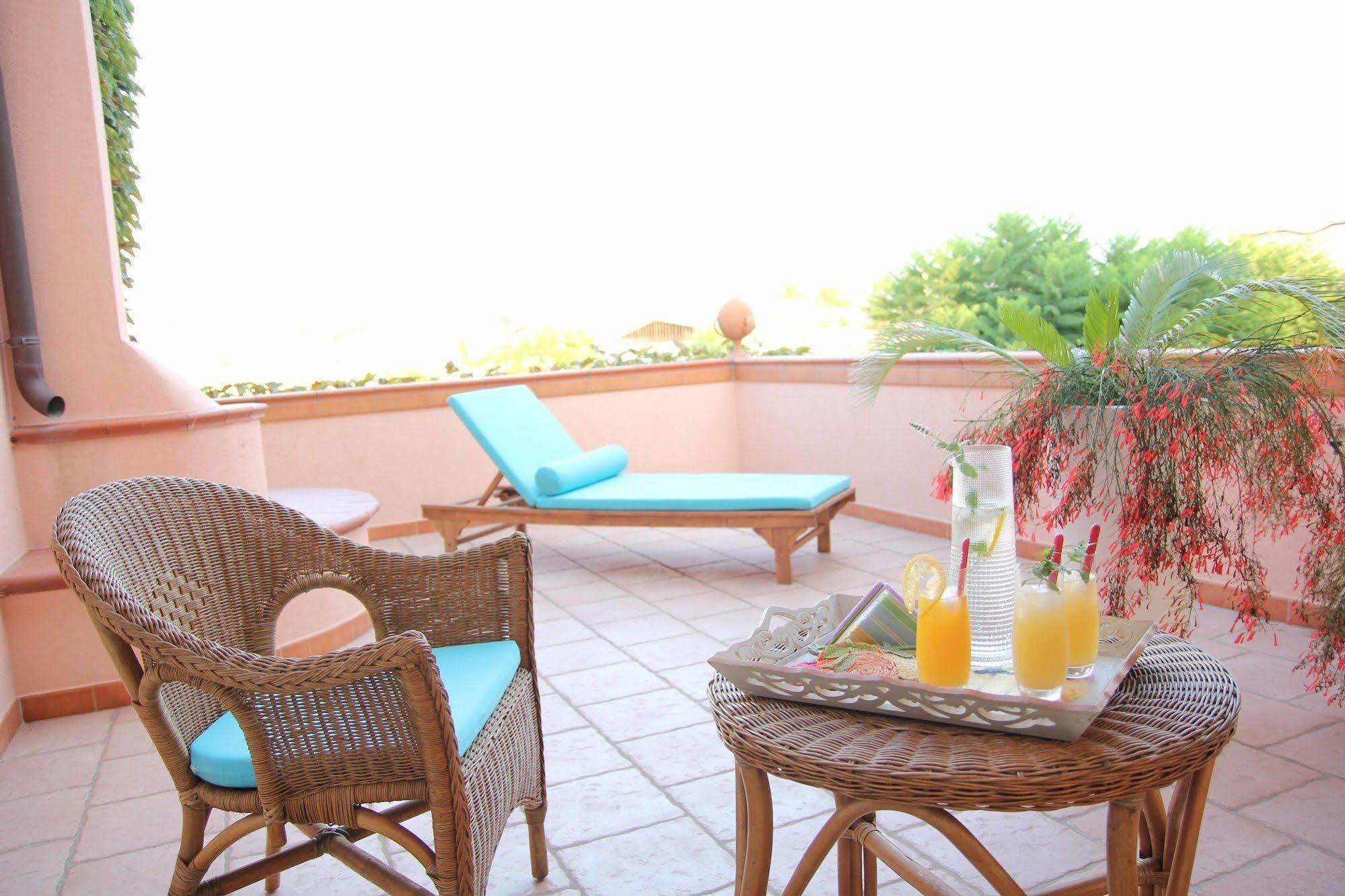 Il Giardino Delle Jacaranda Bed & Breakfast ตัลซาโน ภายนอก รูปภาพ