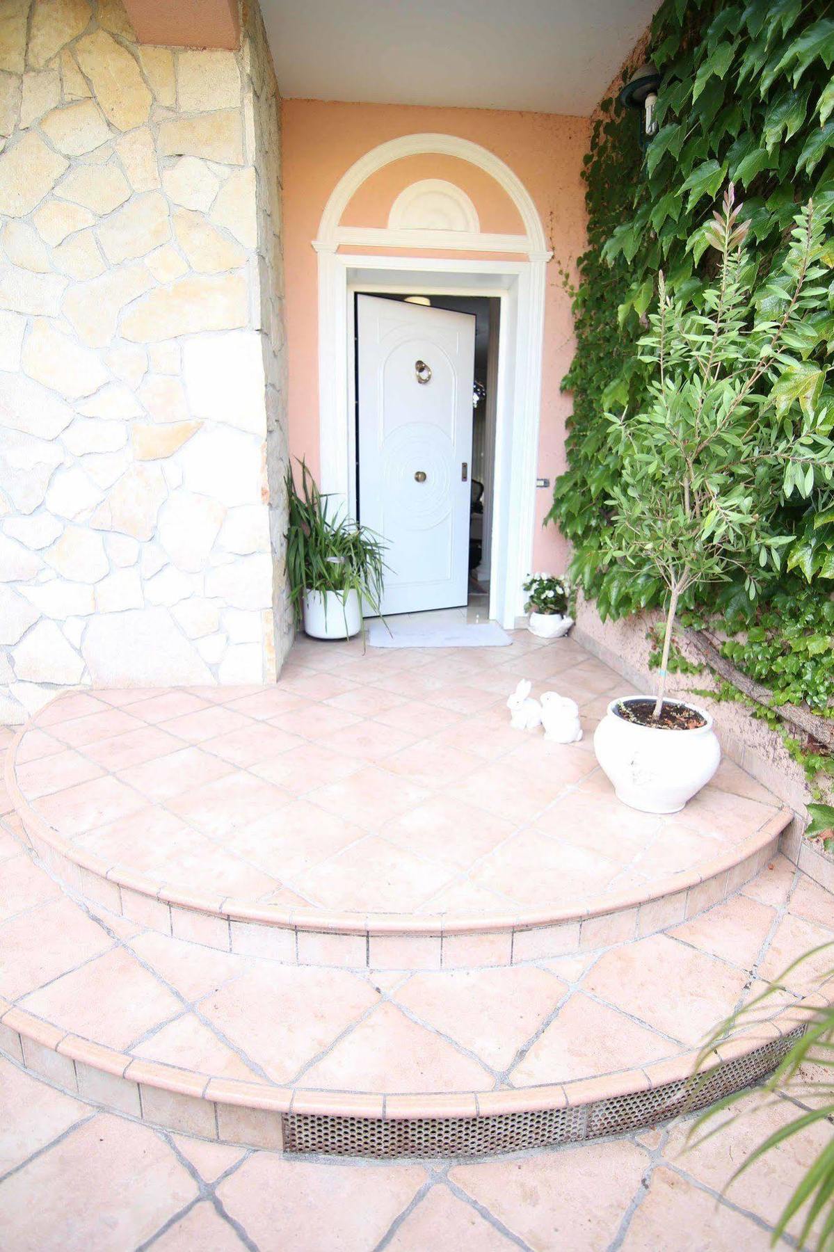 Il Giardino Delle Jacaranda Bed & Breakfast ตัลซาโน ภายนอก รูปภาพ